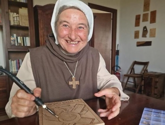 https://www.tp24.it/immagini_articoli/20-08-2026/la-suora-eremita-sull-altopiano-di-salemi-qui-vivo-di-provvidenza-250.jpg