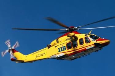 https://www.tp24.it/immagini_articoli/20-08-2026/scontro-tra-auto-e-tir-donna-di-40-anni-muore-davanti-ai-propri-figli-250.jpg