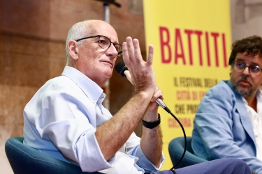 https://www.tp24.it/immagini_articoli/20-09-2026/franco-gabrielli-contro-la-paura-il-mio-manifesto-per-una-sicurezza-democratica-250.jpg