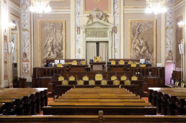 https://www.tp24.it/immagini_articoli/20-09-2026/manovrina-all-ars-arrivano-700-emendamenti-inizia-la-battaglia-politica-250.jpg