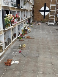 https://www.tp24.it/immagini_articoli/20-09-2026/salaparuta-raid-al-cimitero-tombe-danneggiate-e-vasi-rubati-250.jpg