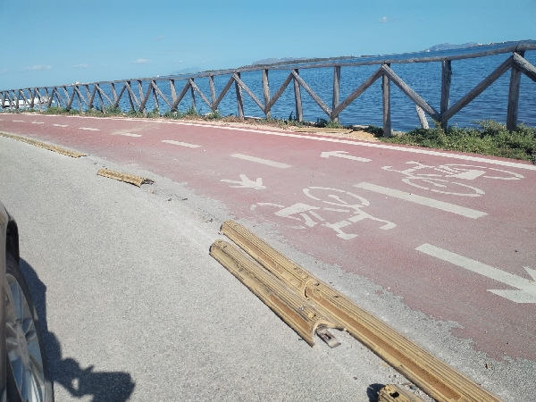https://www.tp24.it/immagini_articoli/20-10-2025/1760943594-0-marsala-pista-ciclabile-pericolosa-tra-fango-cocci-di-vetro-e-detriti.jpg