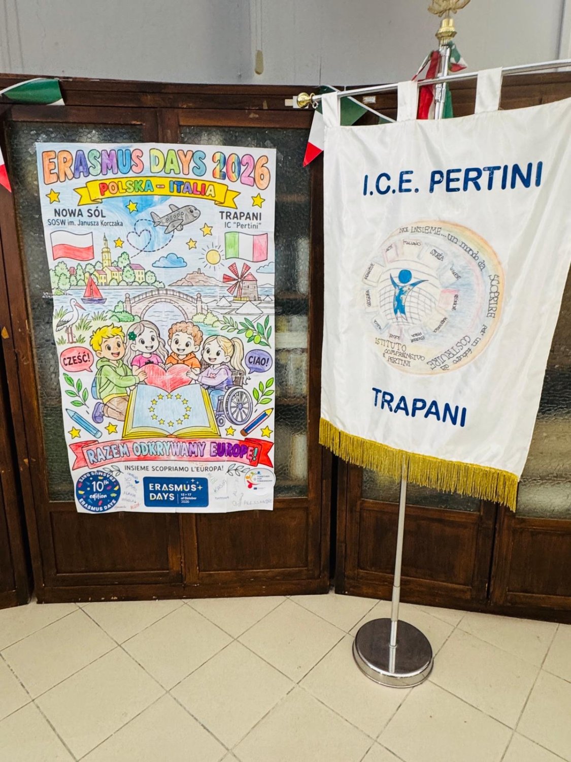 https://www.tp24.it/immagini_articoli/20-10-2026/1792505309-0-trapani-l-europa-entra-in-classe-cinque-docenti-polacche-ospiti-dell-i-c-eugenio-pertini.jpg