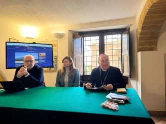 https://www.tp24.it/immagini_articoli/20-12-2025/mazara-presentato-il-nuovo-sito-di-condividere-info-il-giornale-diocesano-250.jpg