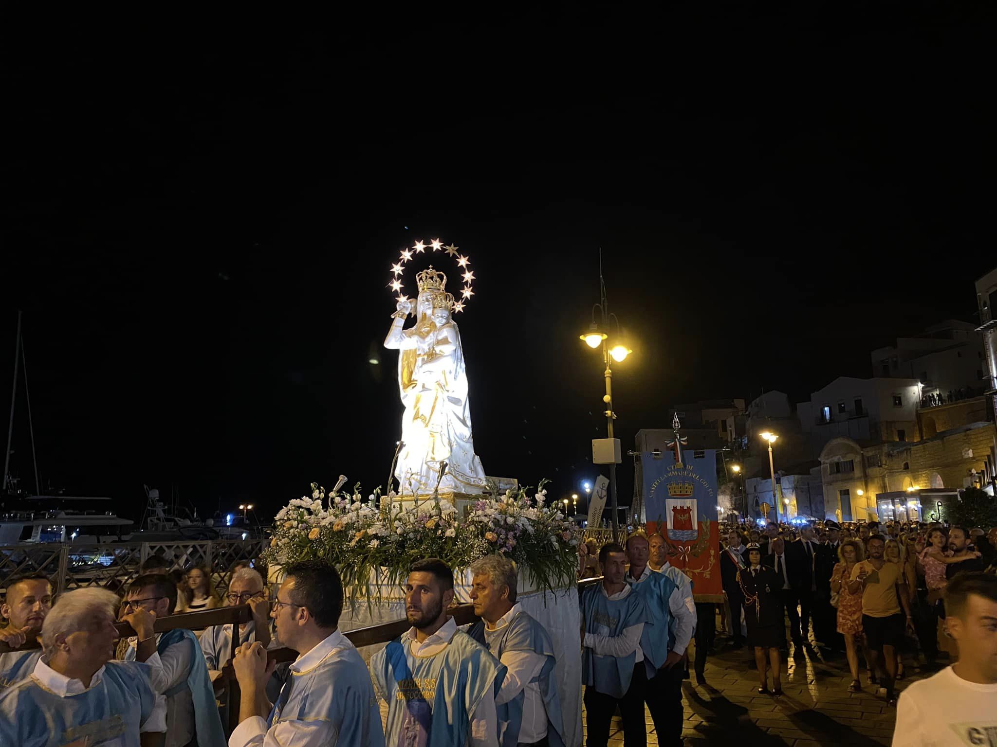 https://www.tp24.it/immagini_articoli/21-05-2025/1747820116-0-castellammare-una-petizione-contro-il-divieto-di-accendere-i-ceri-alla-processione-della-patrona.jpg