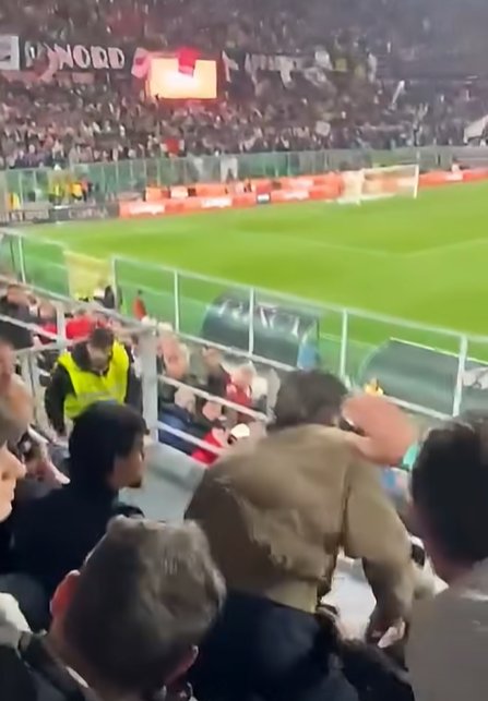 https://www.tp24.it/immagini_articoli/21-05-2026/1779343515-0-palermo-catanzaro-rissa-in-tribuna-autorita-tra-dirigenti-e-tifosi.jpg