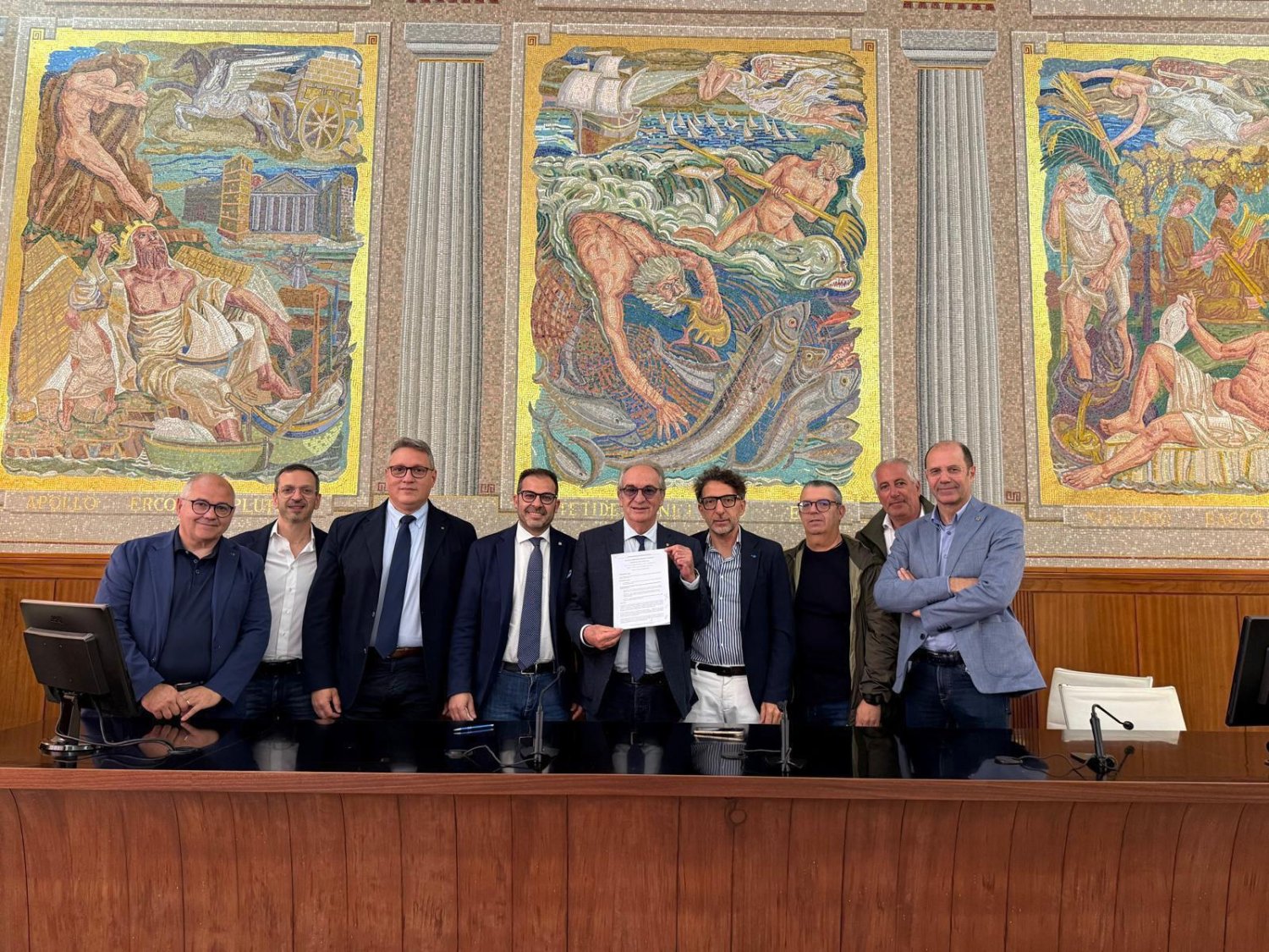 https://www.tp24.it/immagini_articoli/21-05-2026/1779357688-0-commercio-nel-trapanese-siglato-l-accordo-territoriale-tra-confcommercio-e-sindacati.jpg