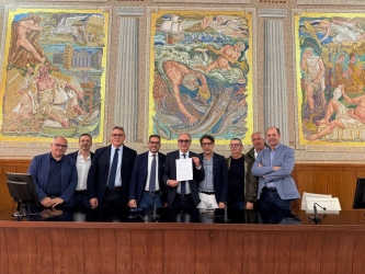 https://www.tp24.it/immagini_articoli/21-05-2026/commercio-nel-trapanese-siglato-l-accordo-territoriale-tra-confcommercio-e-sindacati-250.jpg