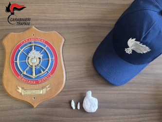 https://www.tp24.it/immagini_articoli/21-05-2026/pantelleria-sbarca-dal-traghetto-con-cocaina-in-auto-arrestato-un-38enne-250.jpg