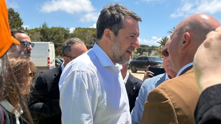 https://www.tp24.it/immagini_articoli/21-05-2026/salvini-sbarca-a-marsala-tra-promesse-e-propaganda-ponte-porto-e-infrastrutture-250.jpg