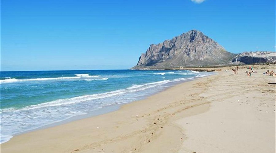 https://www.tp24.it/immagini_articoli/21-06-2026/1782025448-0-valderice-bagnante-rischia-di-annegare-a-rio-forgia-salvato-da-due-turisti.jpg