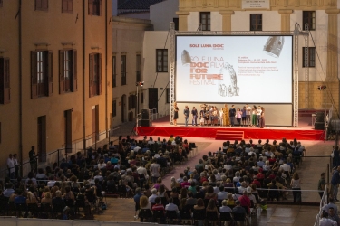 https://www.tp24.it/immagini_articoli/21-06-2026/cinema-dalla-regione-735-mila-euro-a-27-festival-siciliani-250.jpg