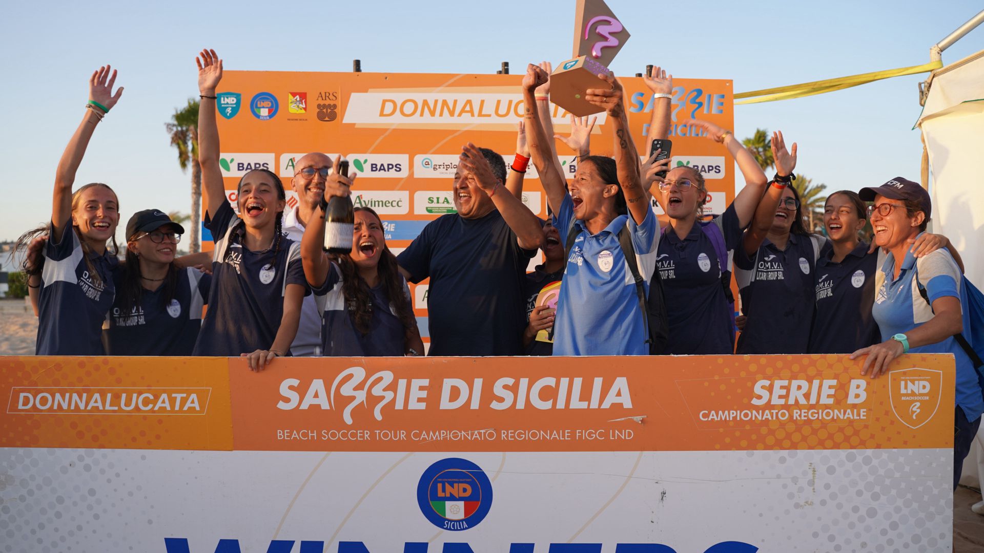 https://www.tp24.it/immagini_articoli/21-07-2025/1753093793-0-beach-soccer-uniscuole-italia-vittoria-e-virtus-femminile-marsala-campioni-regionali.jpg
