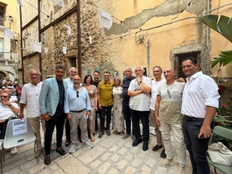 https://www.tp24.it/immagini_articoli/21-07-2026/elezioni-regionali-e-partito-il-work-in-progress-del-centrosinistra-siciliano-250.jpg
