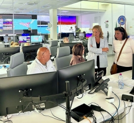 https://www.tp24.it/immagini_articoli/21-07-2026/incendi-in-sicilia-l-assessore-savarino-visita-la-sala-operativa-unificata-250.jpg