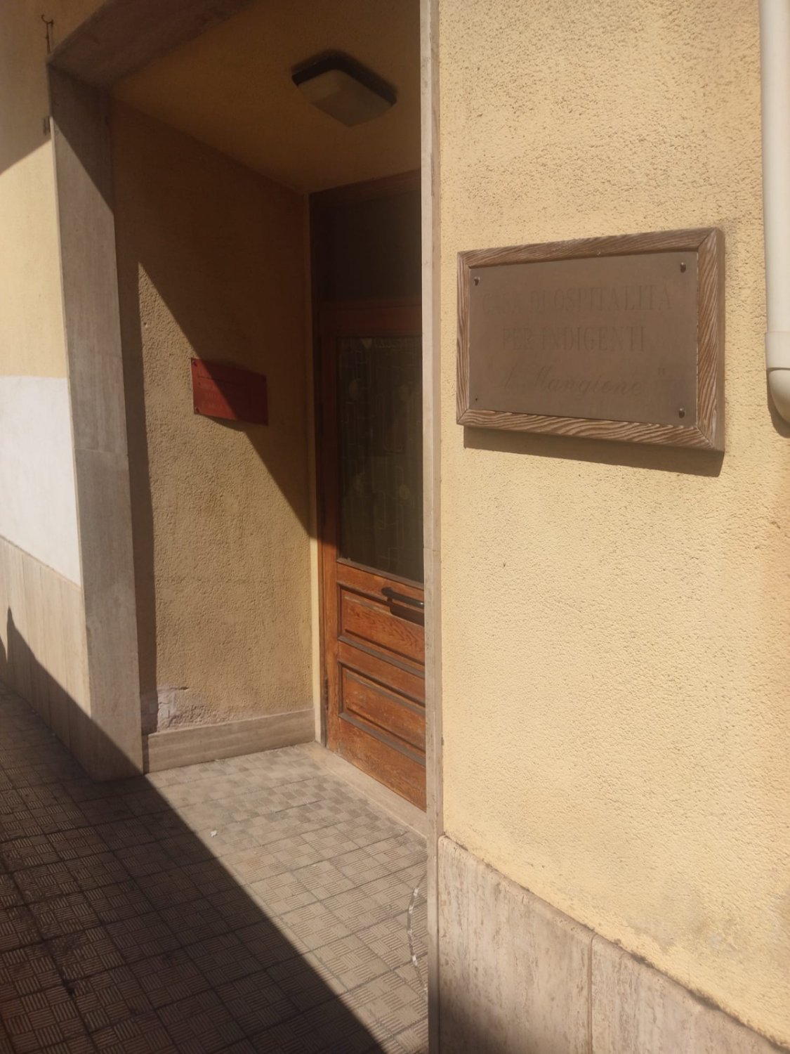 https://www.tp24.it/immagini_articoli/21-08-2026/1787303309-0-alcamo-casa-mangione-chiusa-per-criticita-strutturali-e-scontro-politico-sulle-responsabilita.jpg