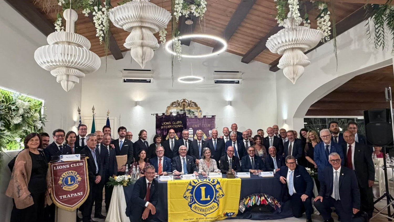 https://www.tp24.it/immagini_articoli/21-09-2026/1789972855-0-trapani-consegnata-al-lions-club-la-prima-bandiera-per-i-30-anni-del-distretto-sicilia.jpg