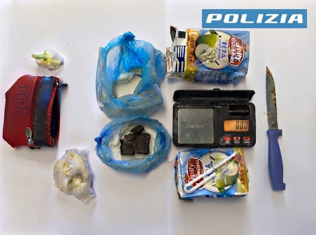 https://www.tp24.it/immagini_articoli/21-09-2026/1789984167-0-droga-nascosta-nei-succhi-di-frutta-due-giovani-arrestati-tra-castelvetrano-e-mazara.jpg