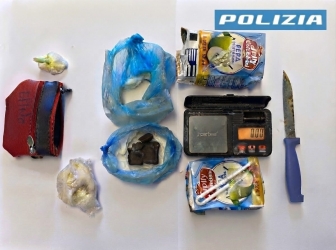 https://www.tp24.it/immagini_articoli/21-09-2026/droga-nascosta-nei-succhi-di-frutta-due-giovani-arrestati-tra-castelvetrano-e-mazara-250.jpg