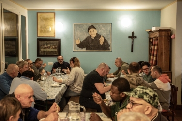 https://www.tp24.it/immagini_articoli/21-09-2026/trapani-torna-in-piazza-la-comunita-di-don-benzi-una-tavola-contro-la-fame-250.jpg