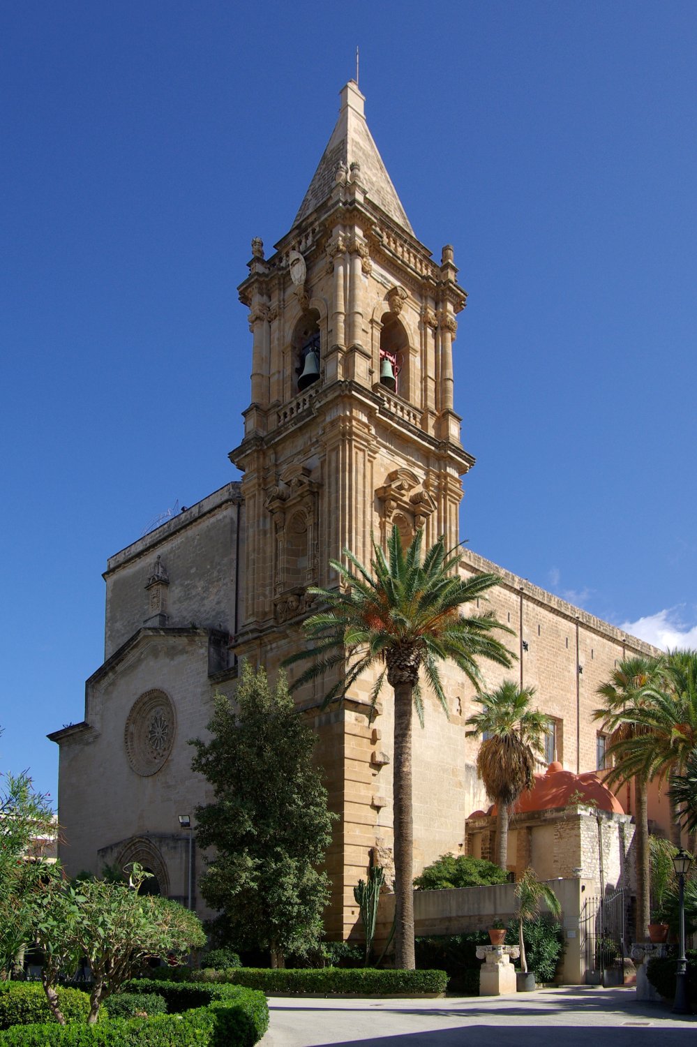 https://www.tp24.it/immagini_articoli/21-10-2026/1792571242-0-trapani-oggi-l-ultimo-saluto-ad-alessandro-savona-l-amica-di-14-anni-lotta-per-la-vita.jpg