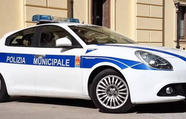https://www.tp24.it/immagini_articoli/21-12-2025/1766335830-0-movida-rumorosa-a-trapani-stangata-della-polizia-locale-multe-per-oltre-9-mila-euro.jpg