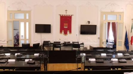 https://www.tp24.it/immagini_articoli/22-04-2026/trapani-scontro-su-consiglio-comunale-il-sindaco-tranchida-respinge-le-accuse-di-assenza-250.jpg