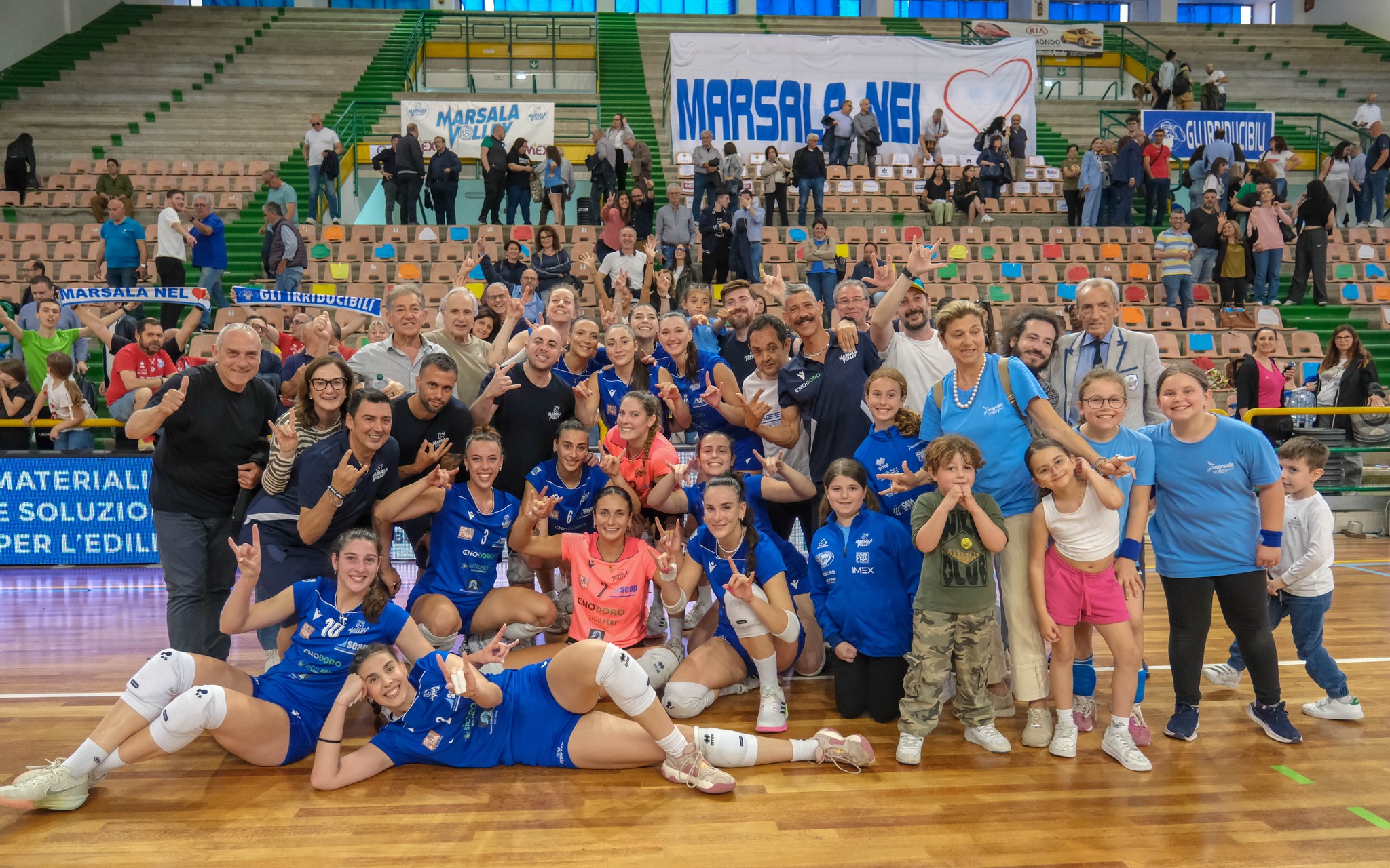 https://www.tp24.it/immagini_articoli/22-05-2025/1747893816-0-l-enodoro-marsala-volley-conquista-la-semifinale-play-off-battuta-cesena-3-1.jpg