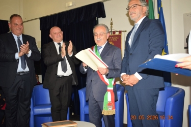 https://www.tp24.it/immagini_articoli/22-05-2026/il-comune-di-san-giuseppe-jato-conferisce-la-cittadinanza-onoraria-al-prefetto-renato-cortese-250.jpg