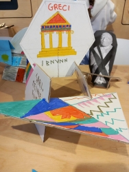 https://www.tp24.it/immagini_articoli/22-05-2026/inventiamo-segesta-i-piccoli-progettisti-riscoprono-il-parco-archeologico-250.jpg