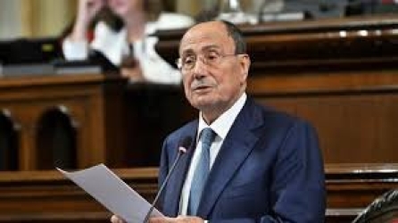 https://www.tp24.it/immagini_articoli/22-05-2026/la-sicilia-e-sfuggita-di-mano-al-centrodestra-250.jpg