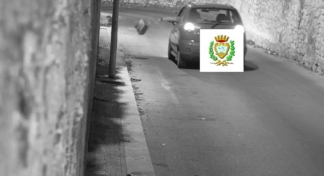 https://www.tp24.it/immagini_articoli/22-05-2026/rifiuti-abbandonati-ad-erice-stretta-del-comune-denunce-e-patenti-sospese-250.jpg
