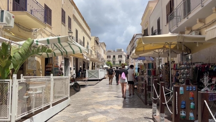 https://www.tp24.it/immagini_articoli/22-08-2026/favignana-e-la-mattanza-dei-turisti-250.jpg