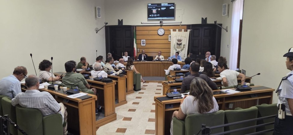 https://www.tp24.it/immagini_articoli/22-10-2026/1792630954-0-alcamo-nuovi-equilibri-in-consiglio-comunale-in-vista-delle-amministrative-2027.jpg