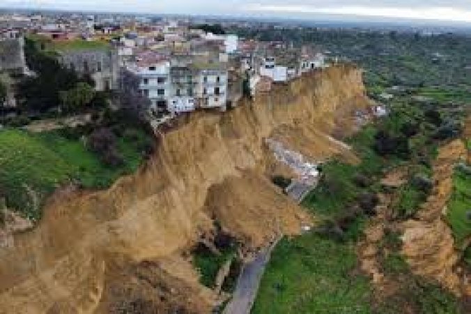 https://www.tp24.it/immagini_articoli/22-10-2026/1792668672-0-dissesto-idrogeologico-344milioni-del-pnrr-alla-sicilia-spesa-sotto-il-50-e-cantieri-in-ritardo.jpg