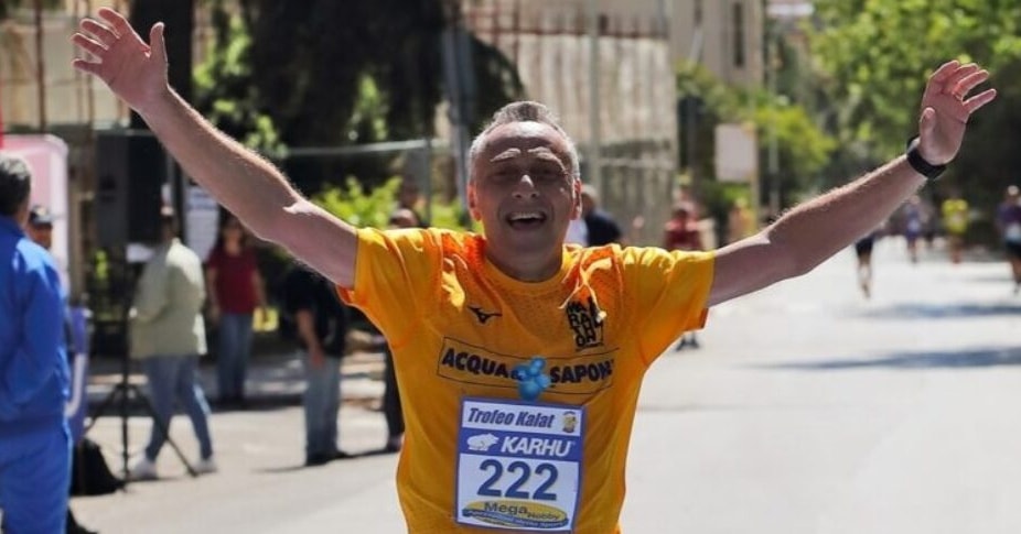 https://www.tp24.it/immagini_articoli/22-11-2025/1763791167-0-palermo-morto-il-podista-carmelo-dibilio-aveva-avuto-un-malore-durante-la-maratona.jpg