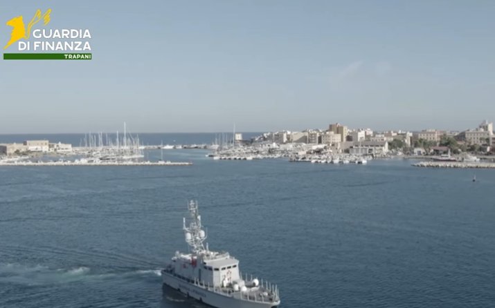 https://www.tp24.it/immagini_articoli/23-04-2026/1776928823-0-trapani-intercettato-un-natante-tre-arresti-per-immigrazione-clandestina.jpg