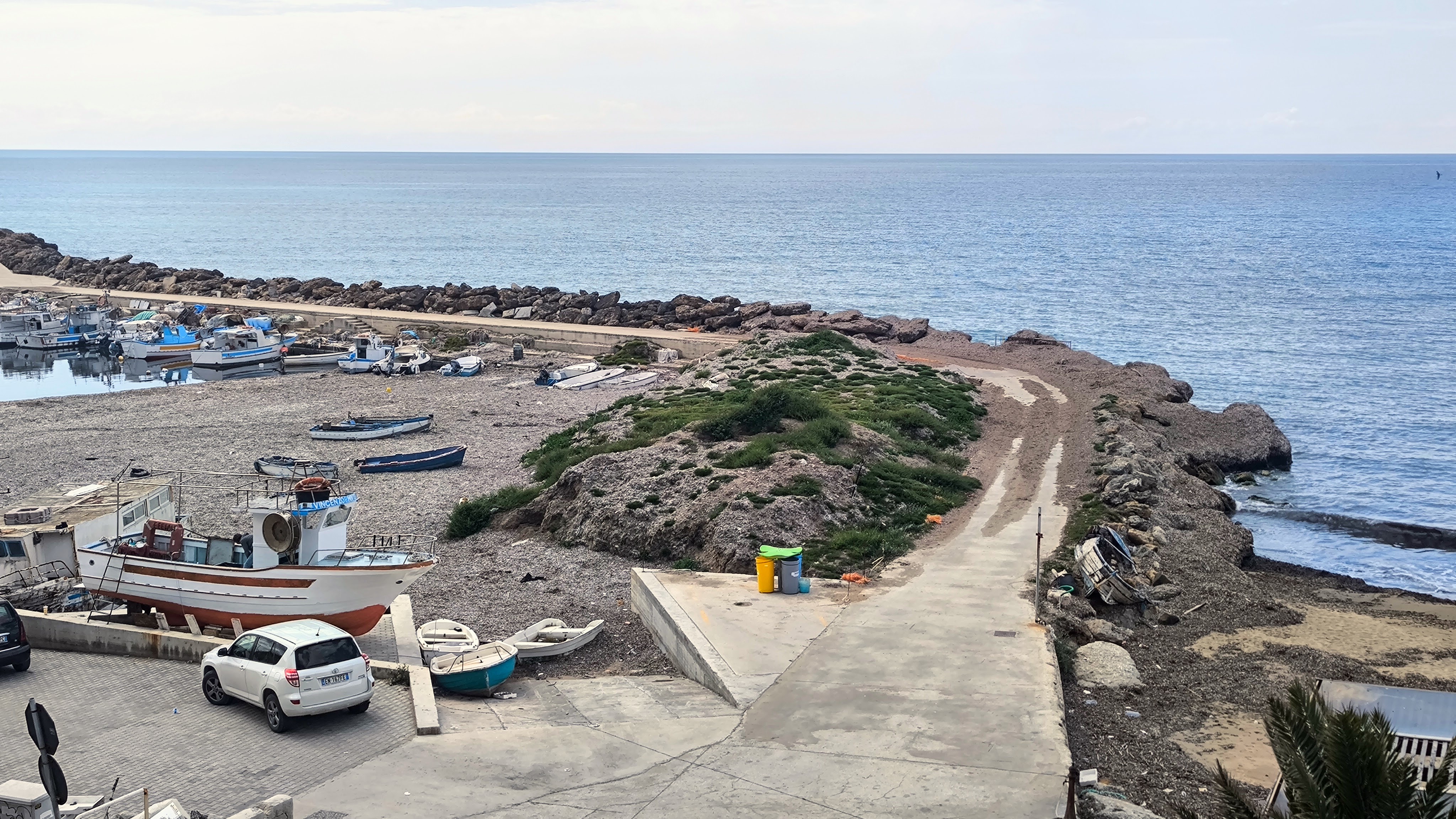 https://www.tp24.it/immagini_articoli/23-04-2026/1776950918-0-il-porto-di-selinunte-tra-promesse-e-silenzio-che-fine-ha-fatto-la-rabbia-dei-pescatori.jpg