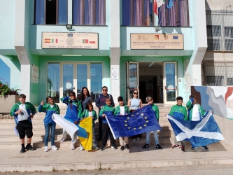 https://www.tp24.it/immagini_articoli/23-05-2026/scuole-aperte-al-mondo-tra-erasmus-inclusione-e-cinema-tre-progetti-educativi-nel-trapanese-250.jpg