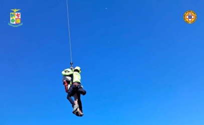 https://www.tp24.it/immagini_articoli/23-05-2026/turista-tedesca-colta-da-malore-allo-zingaro-salvata-con-l-elicottero-dell-aeronautica-250.jpg