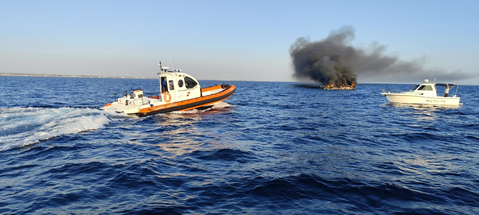 https://www.tp24.it/immagini_articoli/23-06-2025/1750656428-0-marsala-barca-in-fiamme-al-largo-a-bordo-una-coppia-nessun-ferito.jpg