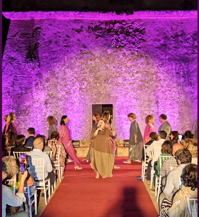 https://www.tp24.it/immagini_articoli/23-06-2025/1750683763-0-la-terza-edizione-del-fashion-show-torre-di-scopello.png