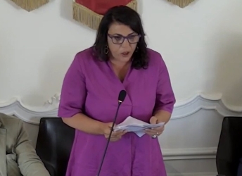 https://www.tp24.it/immagini_articoli/23-06-2026/il-ritorno-di-anna-lisa-bianco-il-non-caso-che-agita-il-consiglio-250.jpg
