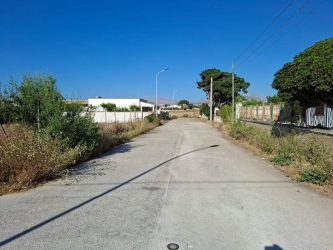 https://www.tp24.it/immagini_articoli/23-06-2026/valderice-strade-e-marciapiedi-nel-degrado-al-villaggio-anna-maria-250.jpg