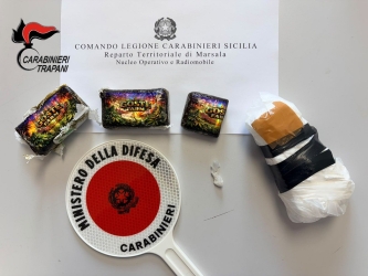 https://www.tp24.it/immagini_articoli/23-09-2026/marsala-getta-la-droga-dal-finestrino-alla-vista-dei-carabinieri-arrestato-250.jpg