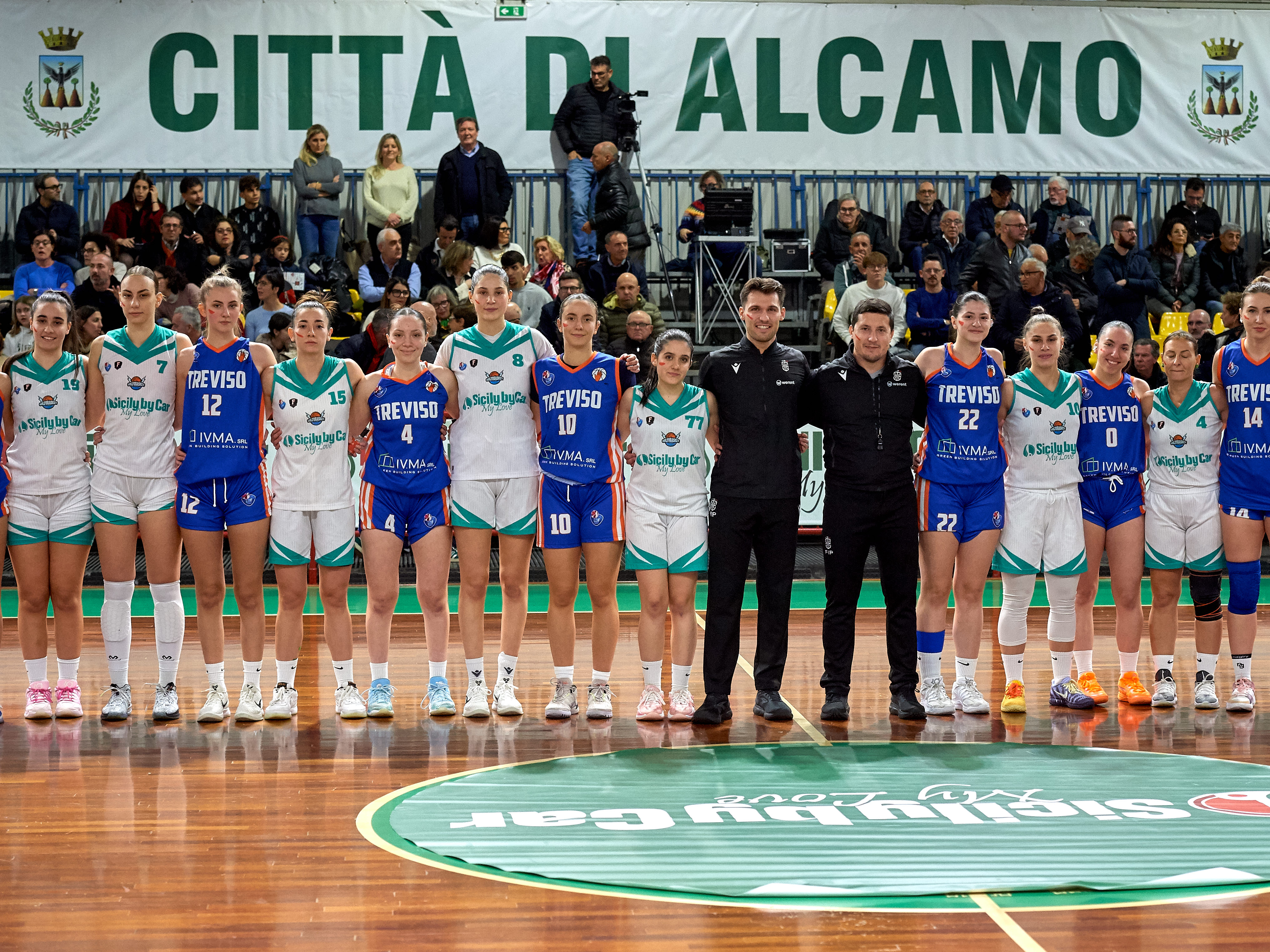 https://www.tp24.it/immagini_articoli/23-11-2025/1763928873-0-basket-femminile-prima-vittoria-stagionale-per-la-sicily-by-car-alcamo.jpg