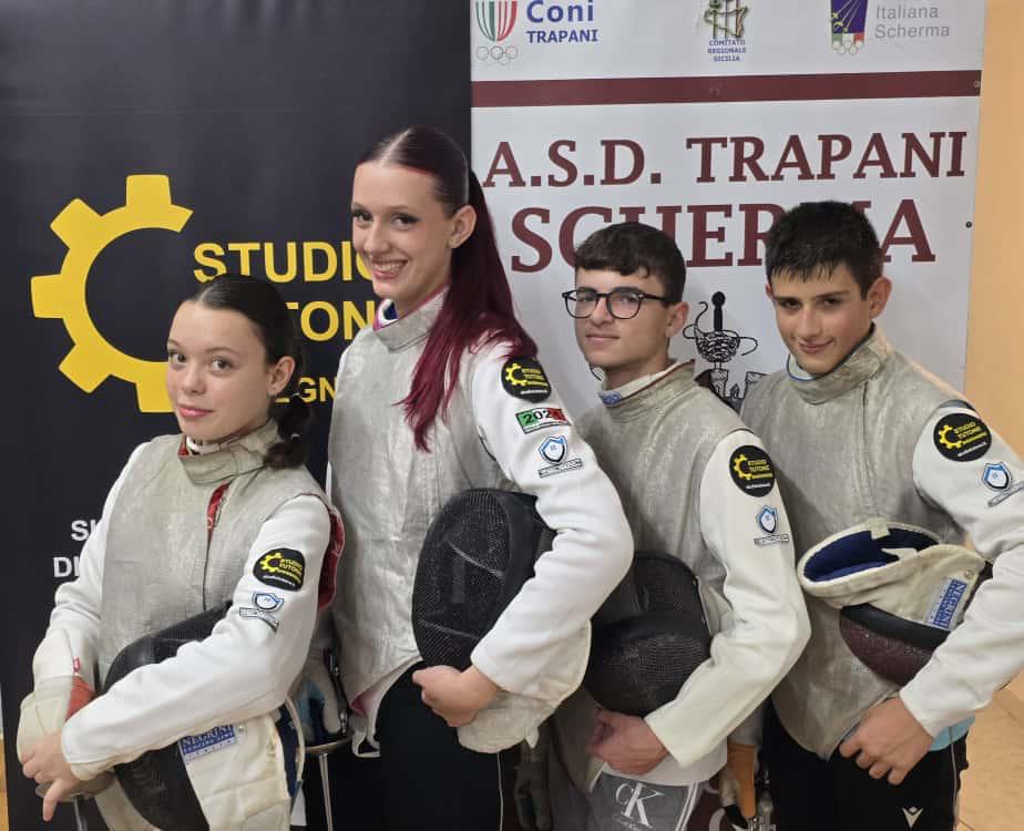 https://www.tp24.it/immagini_articoli/23-11-2025/1763929334-0-la-trapani-scherma-alla-prima-prova-nazionale-cadetti-di-roma-serie-a-under-17.jpg