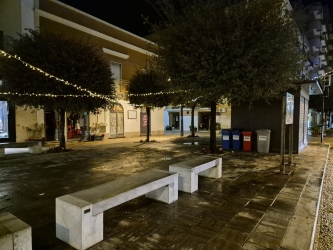 https://www.tp24.it/immagini_articoli/23-12-2025/marsala-luminarie-natalizie-ovunque-tranne-a-porta-mazara-250.jpg