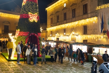 https://www.tp24.it/immagini_articoli/23-12-2025/natale-a-erice-una-settimana-di-eventi-tra-tradizione-sport-e-musica-250.jpg