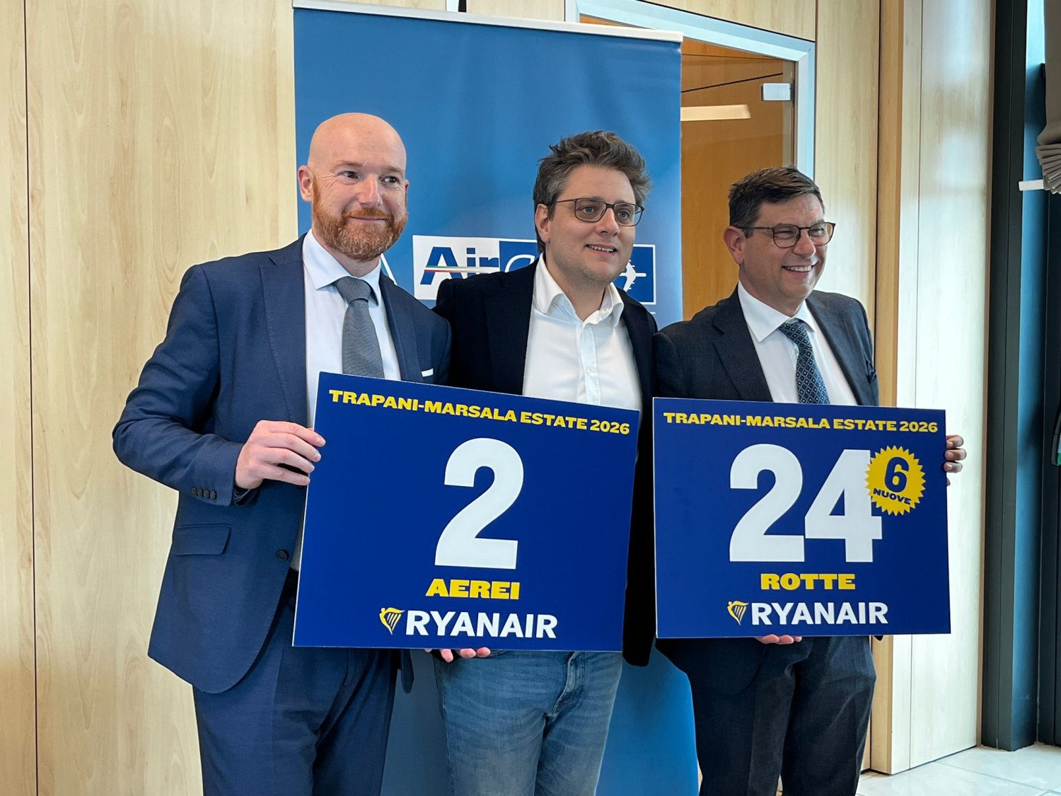 https://www.tp24.it/immagini_articoli/24-02-2026/1771941793-0-ryanair-raddoppia-un-altro-aereo-fa-base-a-trapani-birgi-aumentano-i-voli-per-l-estate.jpg